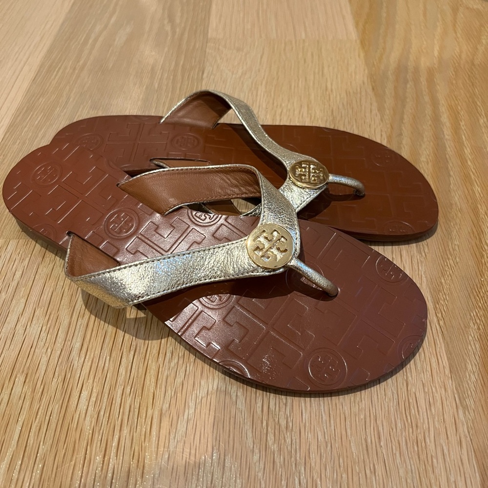 TORY BURCH FLIP FLOPS
